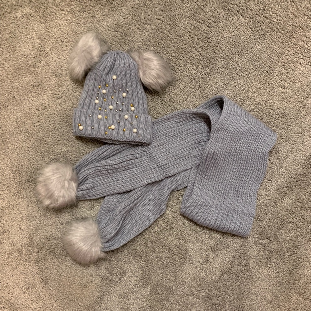 NWT White Fur lined Pom Pom Beanie w/ Scarf Set - Picture 3 of 5